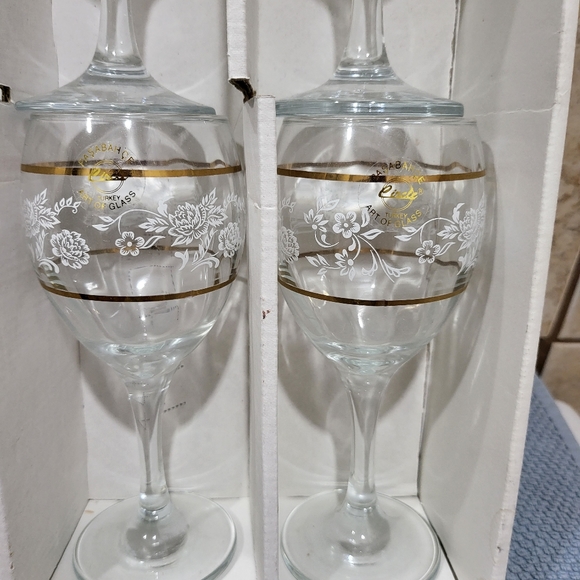 Pasabahce Circle of Art * White Rose Wine Glasses* 8.25oz. - Picture 3 of 12